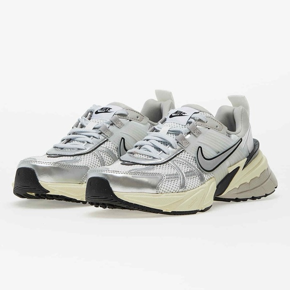 Nike V2K Run White Metallic Silver FD0736-100 Running Shoes Sneaker M9.5 W11 - Picture 1 of 10